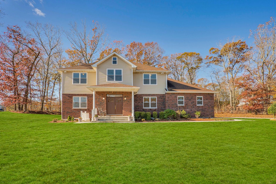 77 Mastro Road, Calverton, NY 11933, Presented by The Galluzzo Team